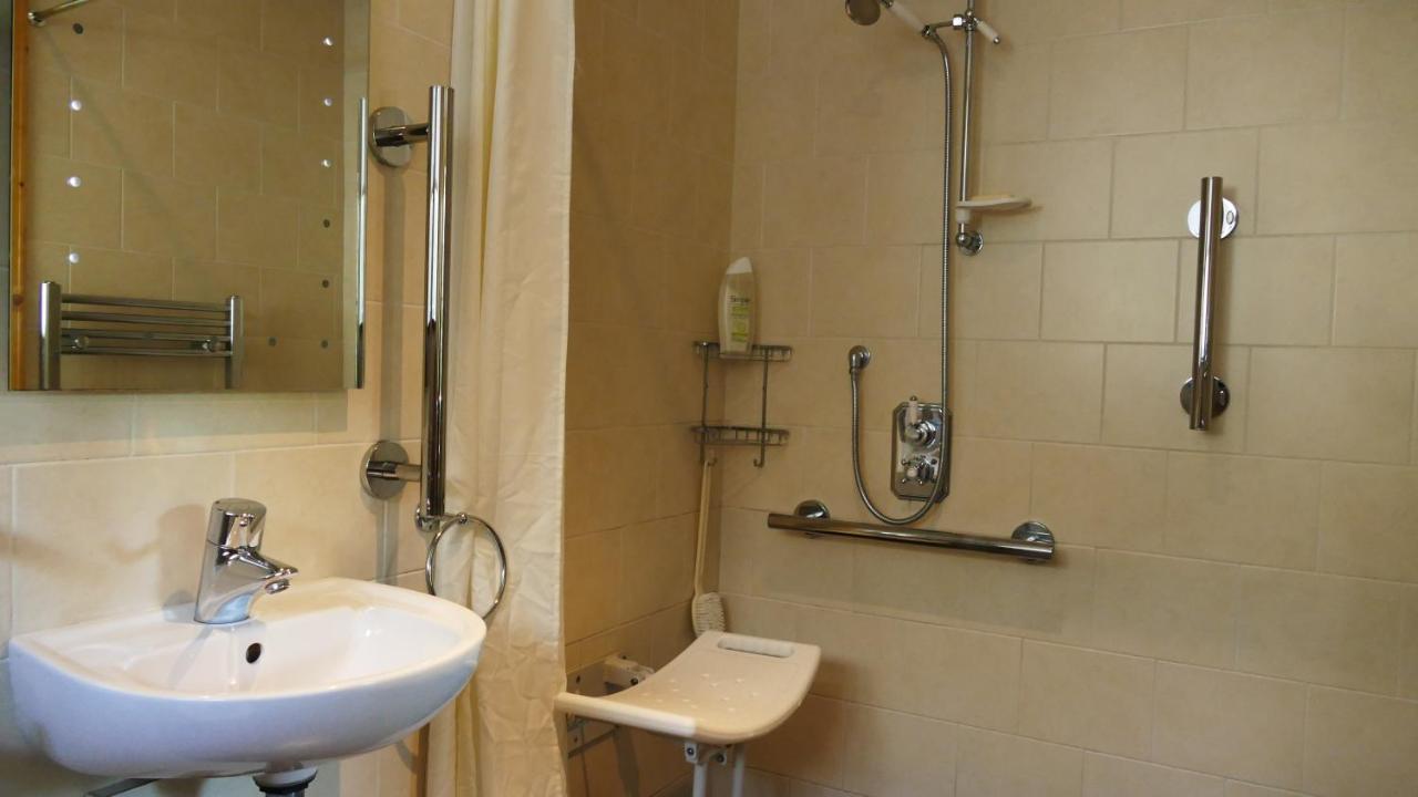 Cosy Ground Floor Disabled Friendly Room In Farm House Llandderfel Εξωτερικό φωτογραφία