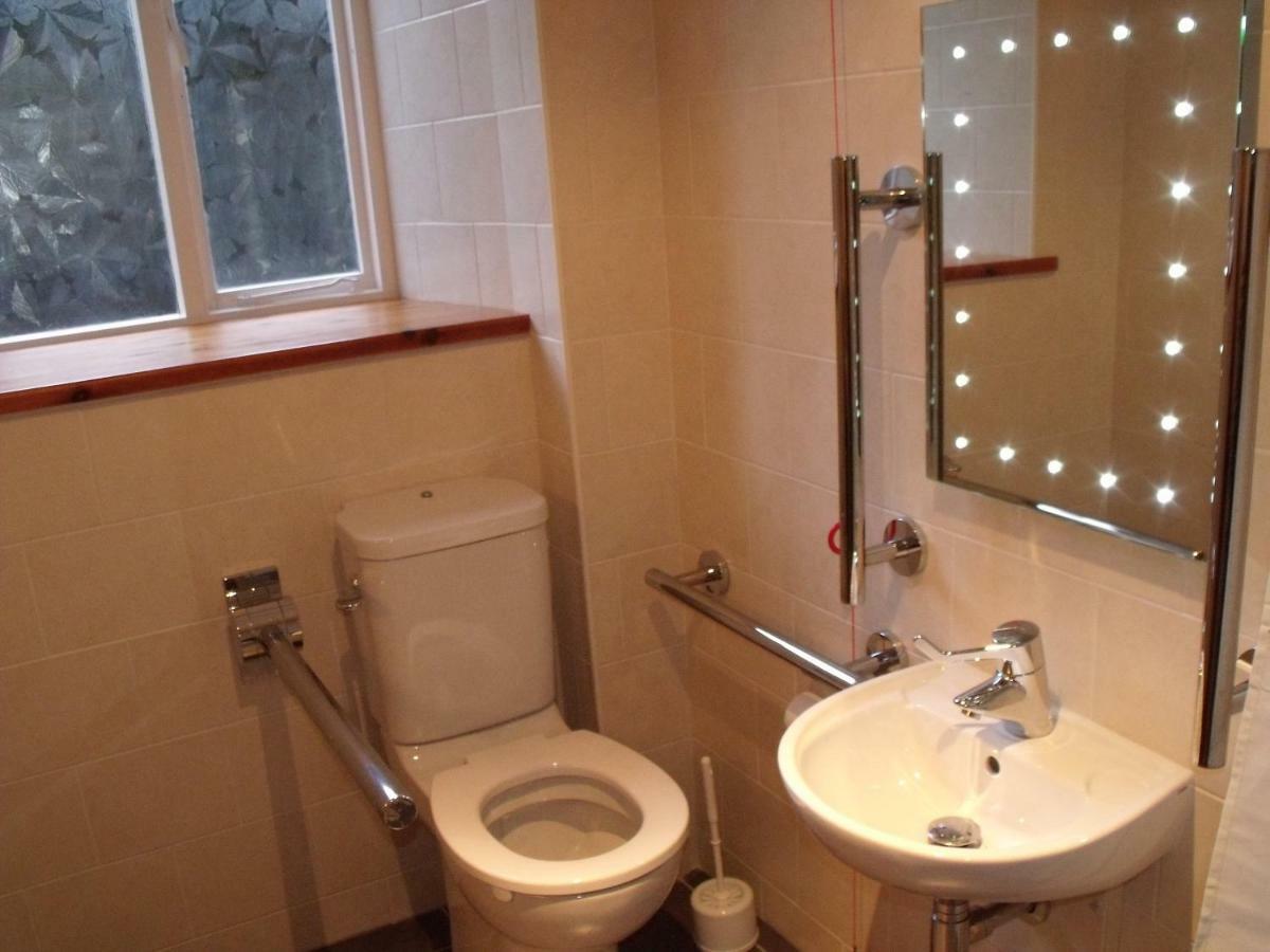 Cosy Ground Floor Disabled Friendly Room In Farm House Llandderfel Εξωτερικό φωτογραφία